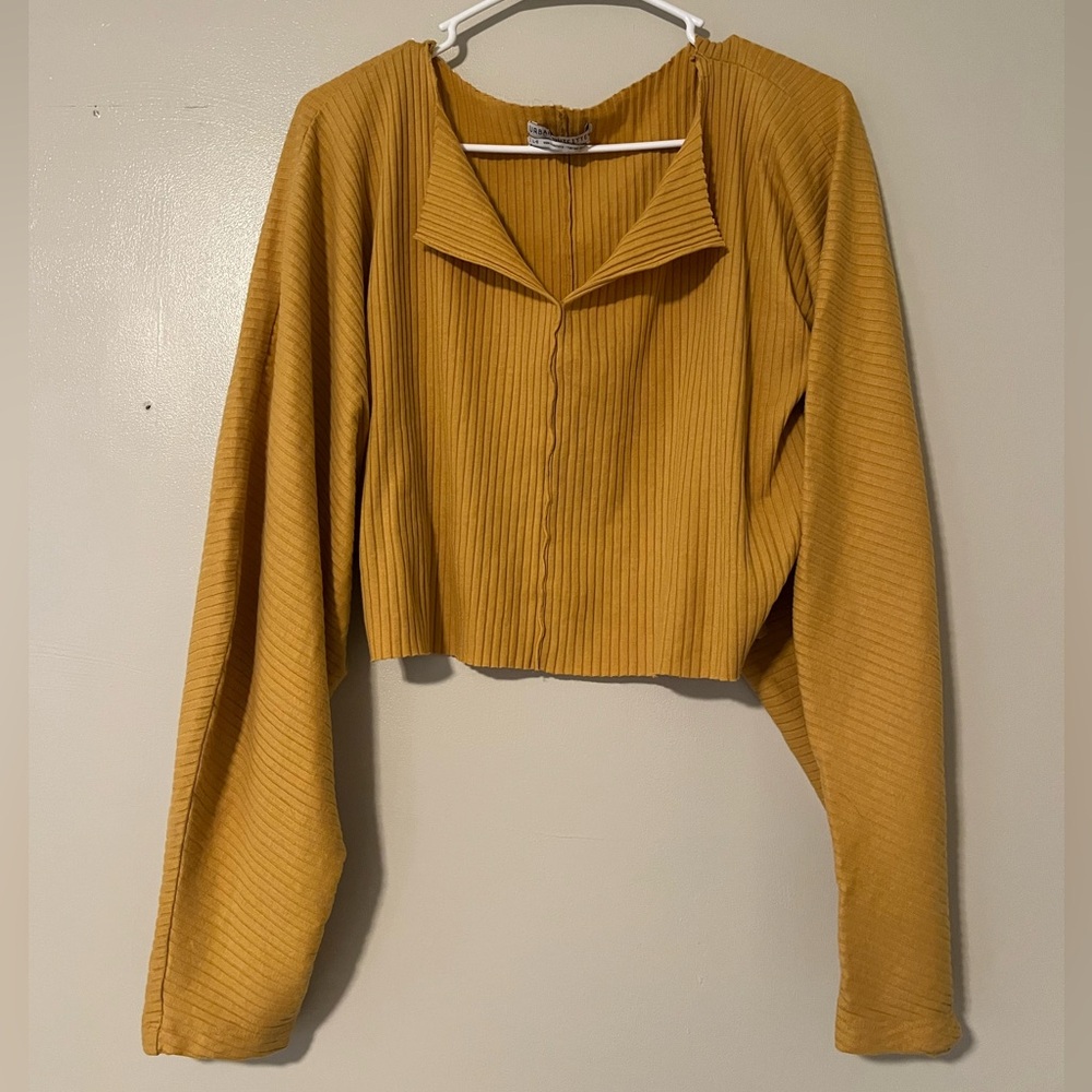 💛 UO cropped long sleeve🌟